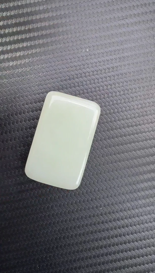 吊坠(不含链)未镶嵌和田玉且末微色差糖白无事牌吊坠