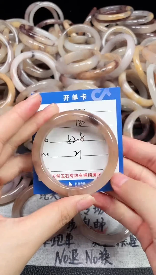 未镶嵌石英质玉手镯183