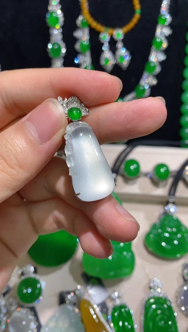 吊坠(赠链)18K金镶嵌翡翠翡翠吊坠