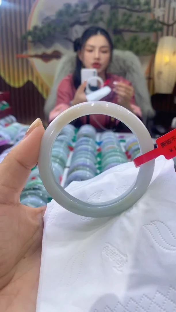 【闪购商品】翡翠手镯未镶嵌多人01809