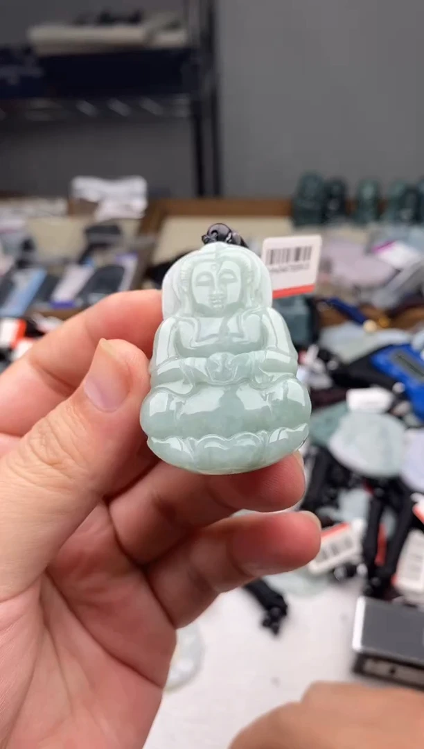 翡翠未镶嵌颈饰多样性发其一