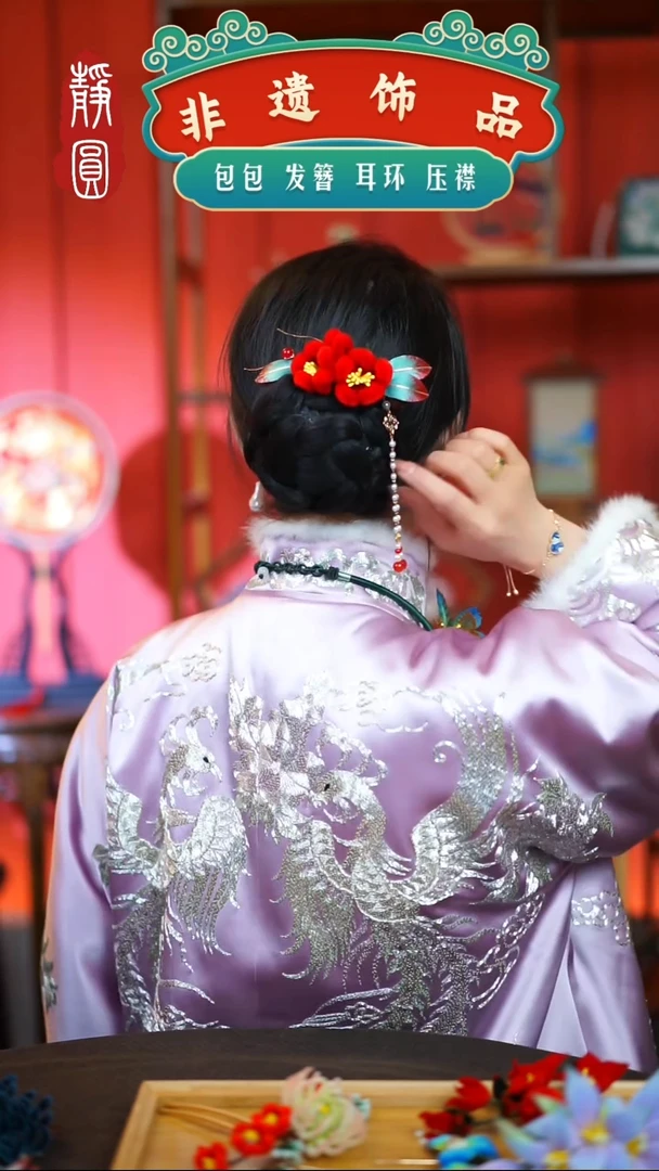 【闪购商品】织绣红暗香胖绒边夹