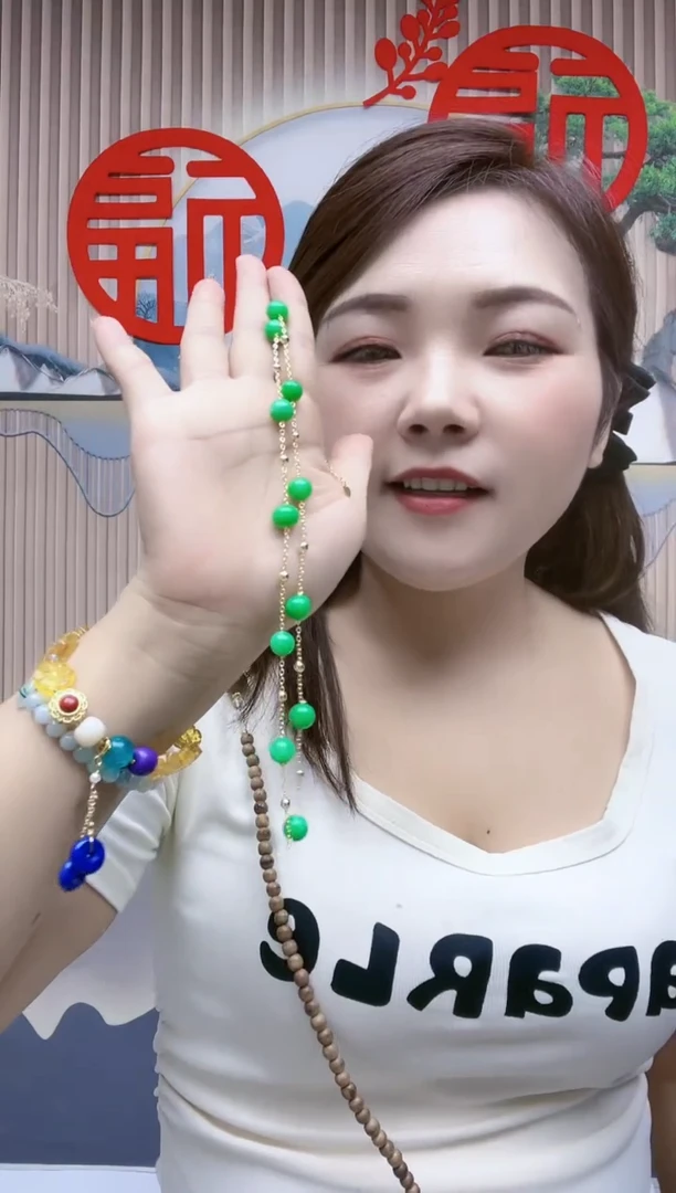 翡翠未镶嵌颈饰A03FDGHDHFDH