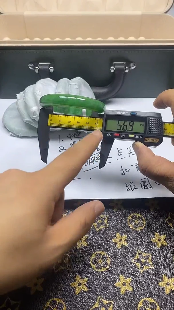 翡翠手镯未镶嵌0101