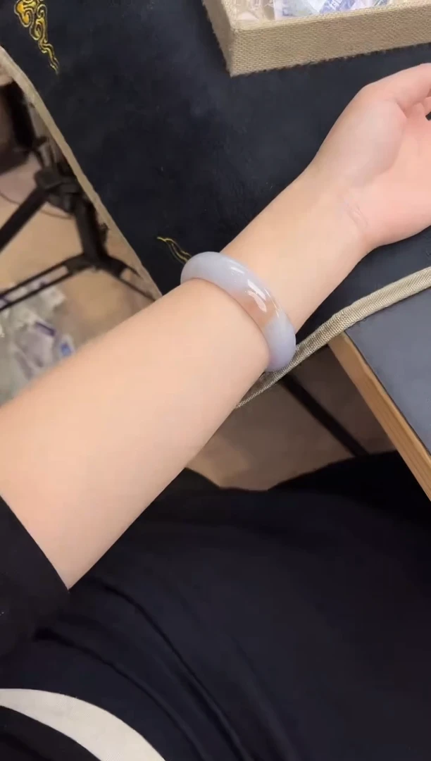 未镶嵌手镯翡翠手镯