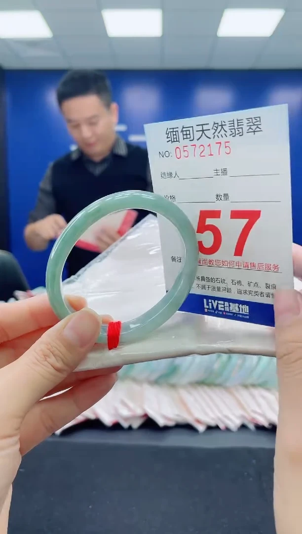 未镶嵌手镯翡翠天然翡翠手镯