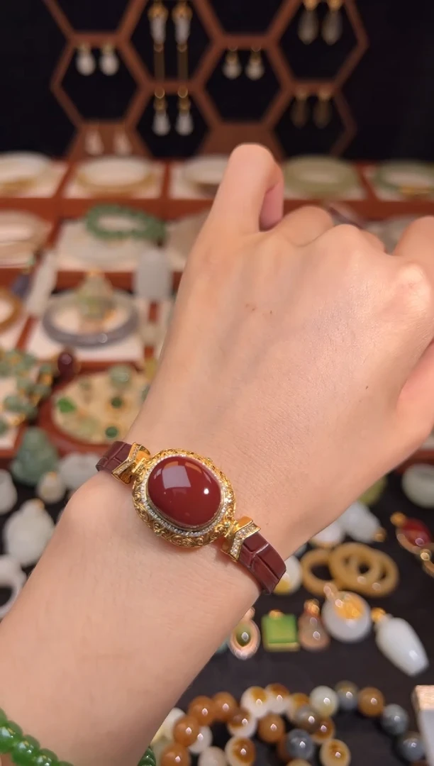 南红原矿18K金镶嵌手牌