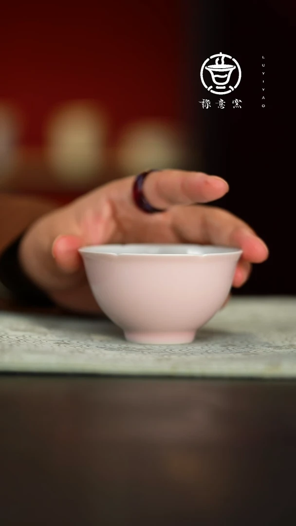 禄意窑粉色葵口单杯