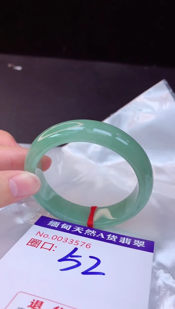 【闪购商品】翡翠手镯未镶嵌52+