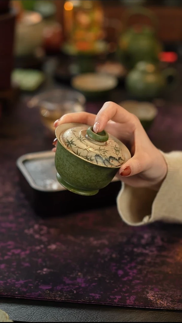 瓷片青橘手绘金竹沐风-贵钟高足盖碗