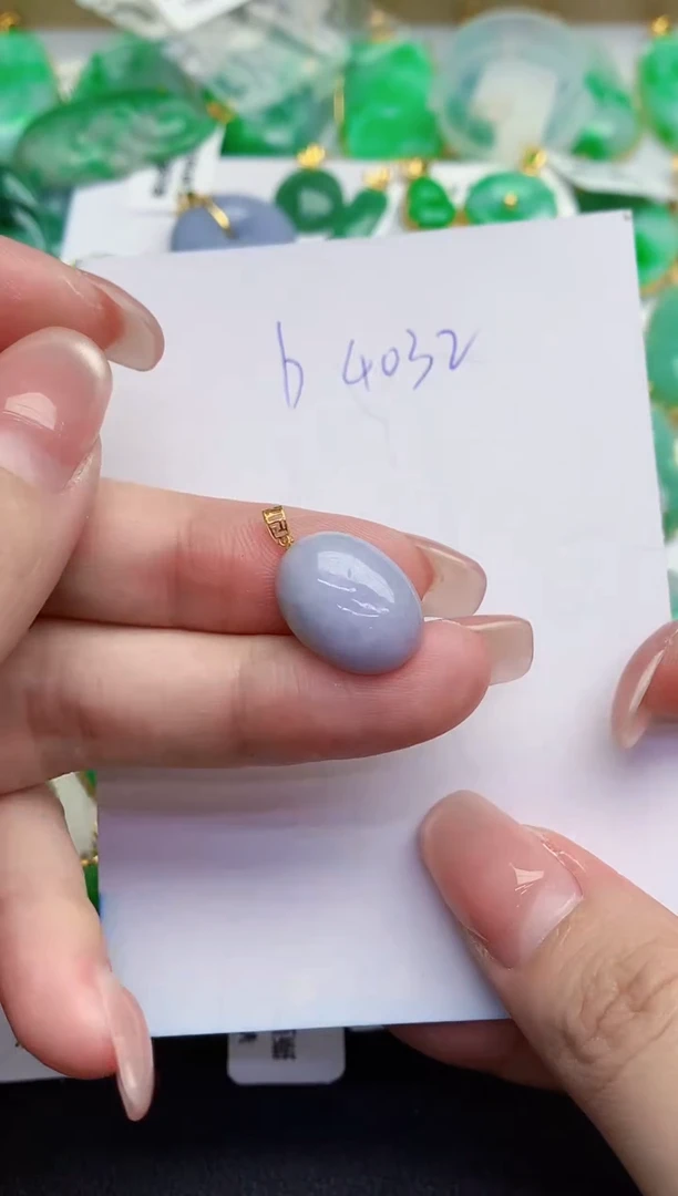 翡翠18K金镶嵌颈饰缅甸天然翡翠A货