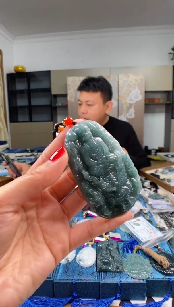 颈饰未镶嵌翡翠 多样性发其一