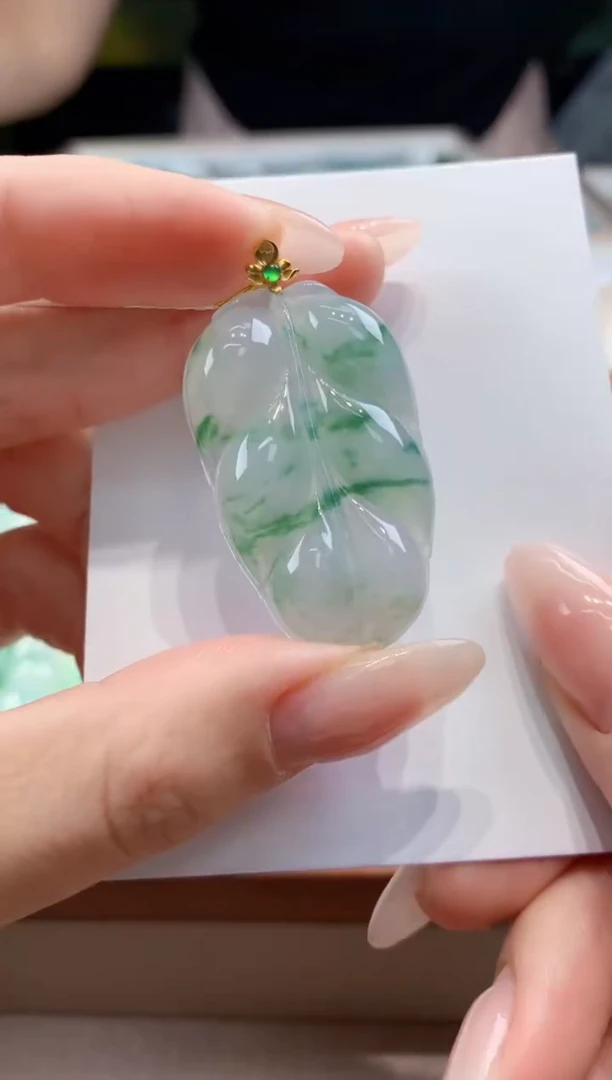 翡翠18K金镶嵌颈饰 天然A货翡翠挂件