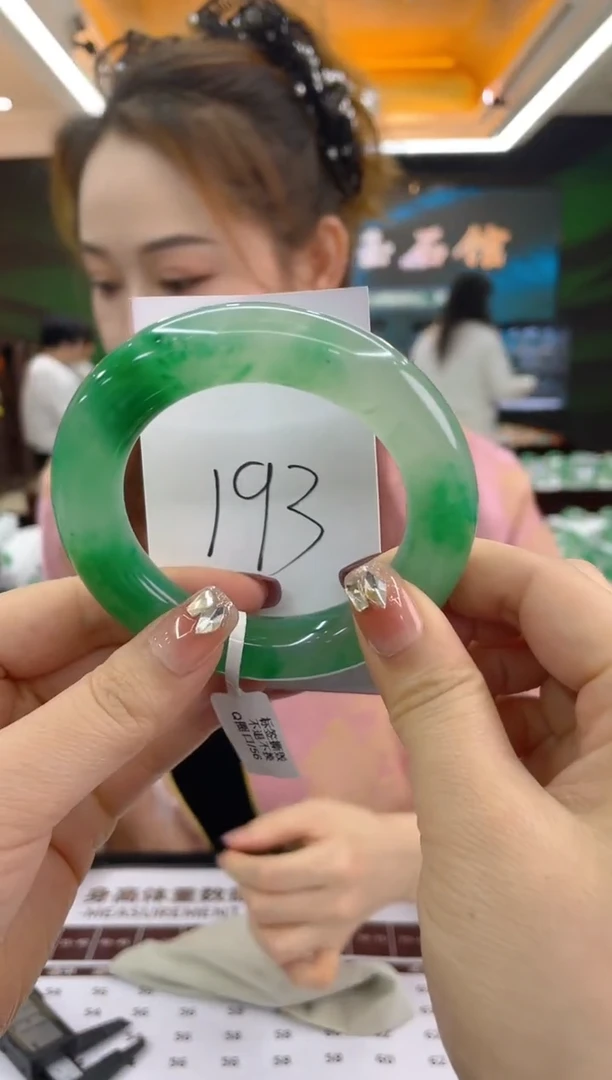 石英质玉（非洲翠）手镯未镶嵌天然冰飘花