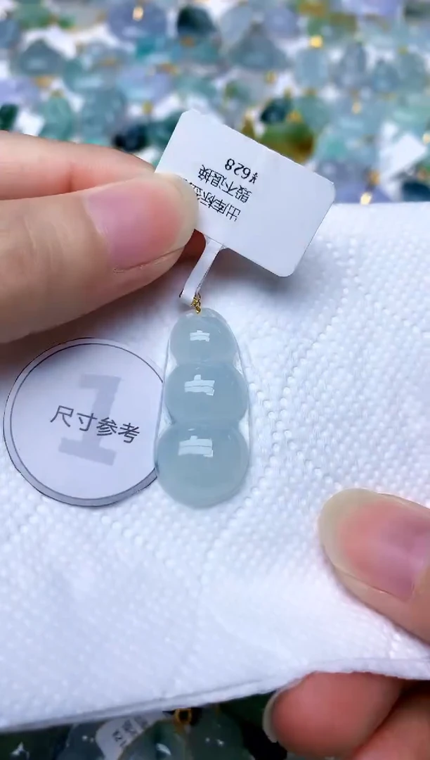颈饰18K金镶嵌翡翠天然A货翡翠