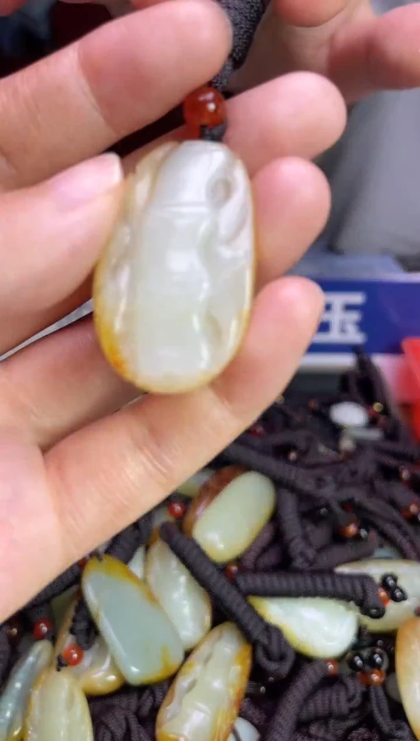 未镶嵌和田玉挂件1