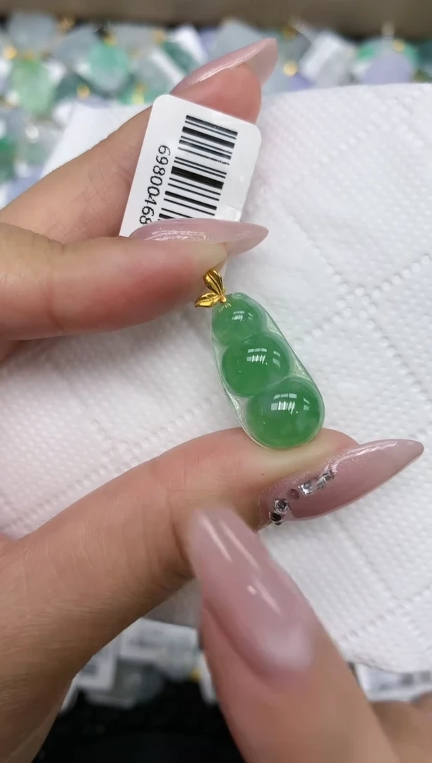 颈饰18K金镶嵌翡翠111111111111