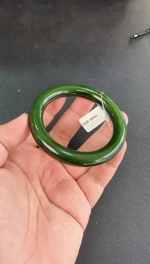 颈饰未镶嵌和田玉（碧玉）俄老料圈口约57-58mm