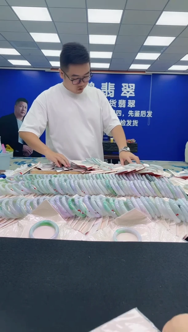 未镶嵌手镯翡翠AAAAAAAAA