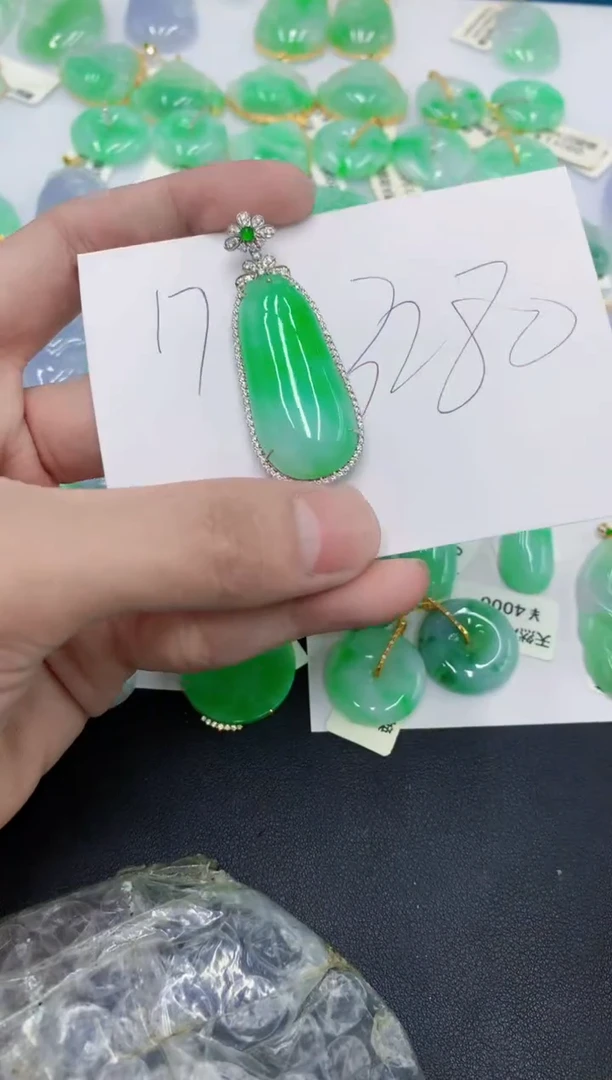 颈饰18K金镶嵌翡翠1111111