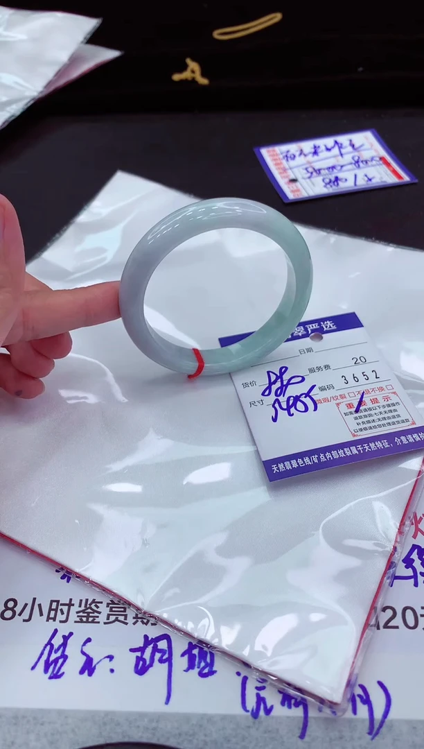 翡翠手镯未镶嵌1111111111111111