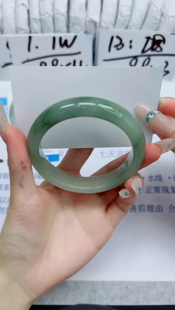 石英质玉手镯未镶嵌99/58.3