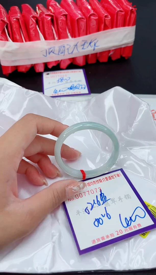 翡翠手镯未镶嵌1