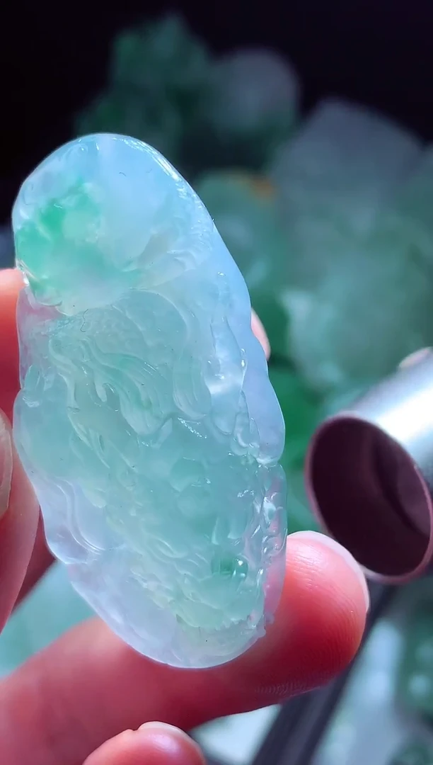 未镶嵌定制翡翠八****?翡翠毛货定制