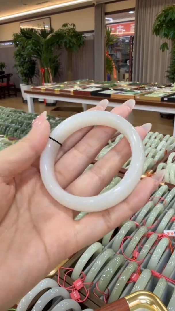 颈饰未镶嵌和田玉手镯55