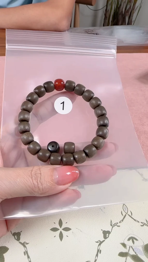 手串未镶嵌南红玛瑙哦*吼原矿无优化无裂老山檀