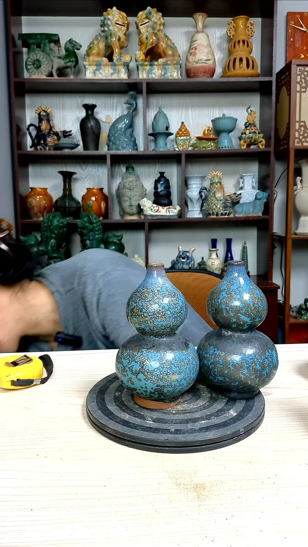 经典一对精美复古风格瓷器