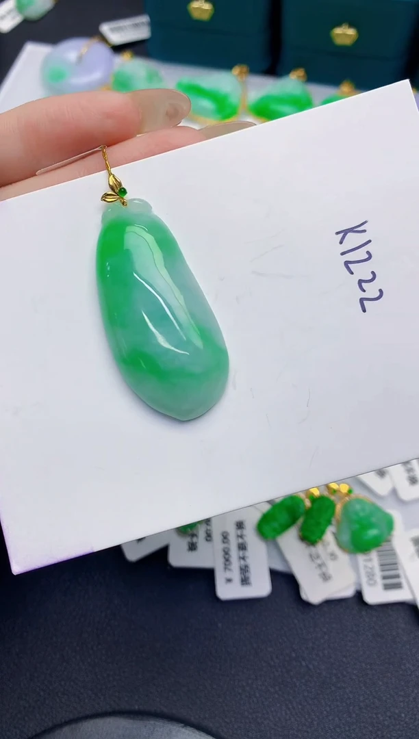 颈饰18K金镶嵌翡翠缅甸天然翡翠A货