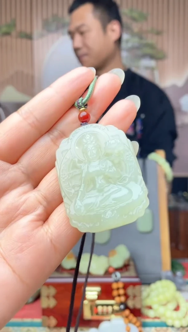 颈饰未镶嵌和田玉拍一发一