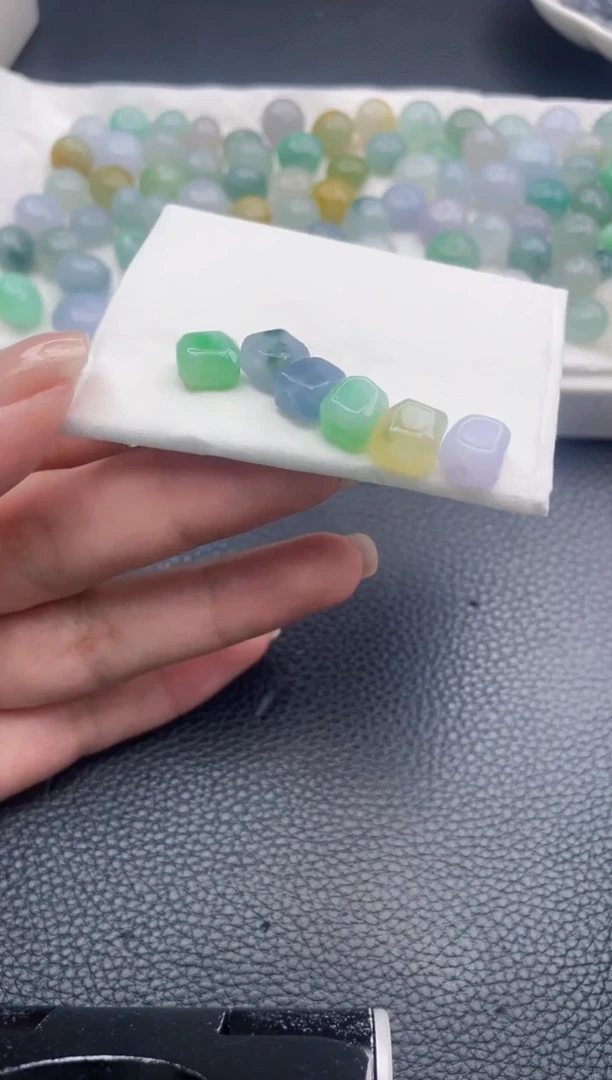 定制翡翠未镶嵌玉*4074