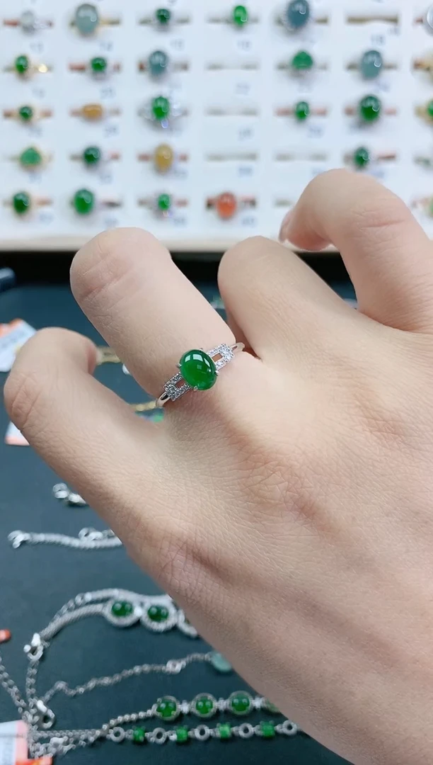 翡翠戒指银S925镶嵌天然翡翠