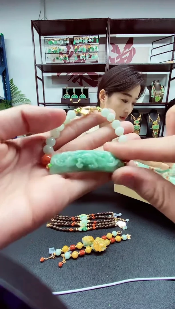 翡翠未镶嵌颈饰翡翠吊坠