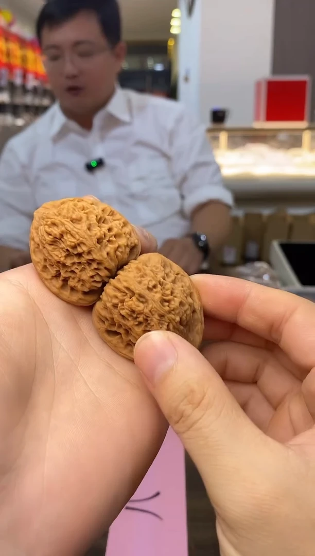 把件文玩核桃全品 三角南疆石 40