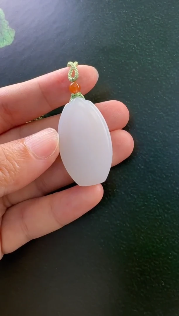 颈饰未镶嵌和田玉吊坠