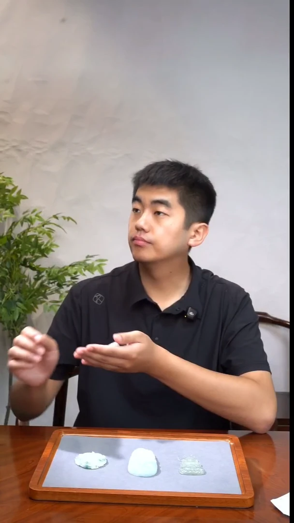 吊坠(不含链)未镶嵌翡翠山水观音