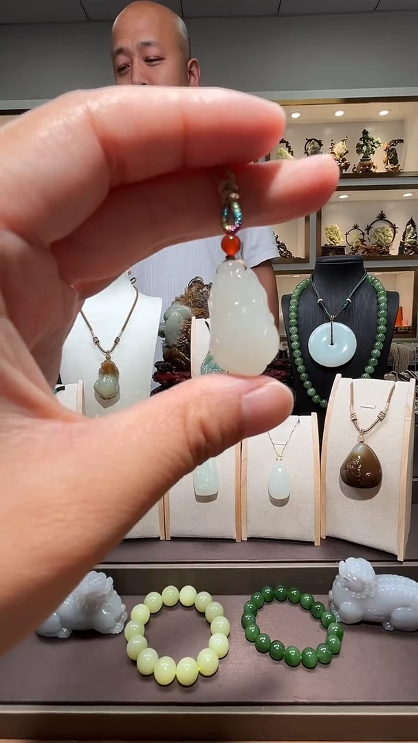 和田玉未镶嵌颈饰1