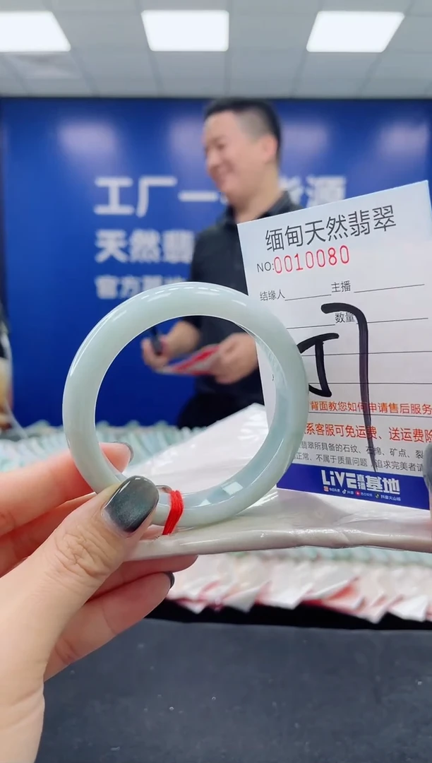 未镶嵌手镯翡翠天然翡翠手镯