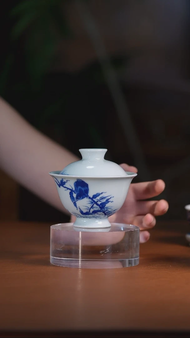 青花单翠盖碗