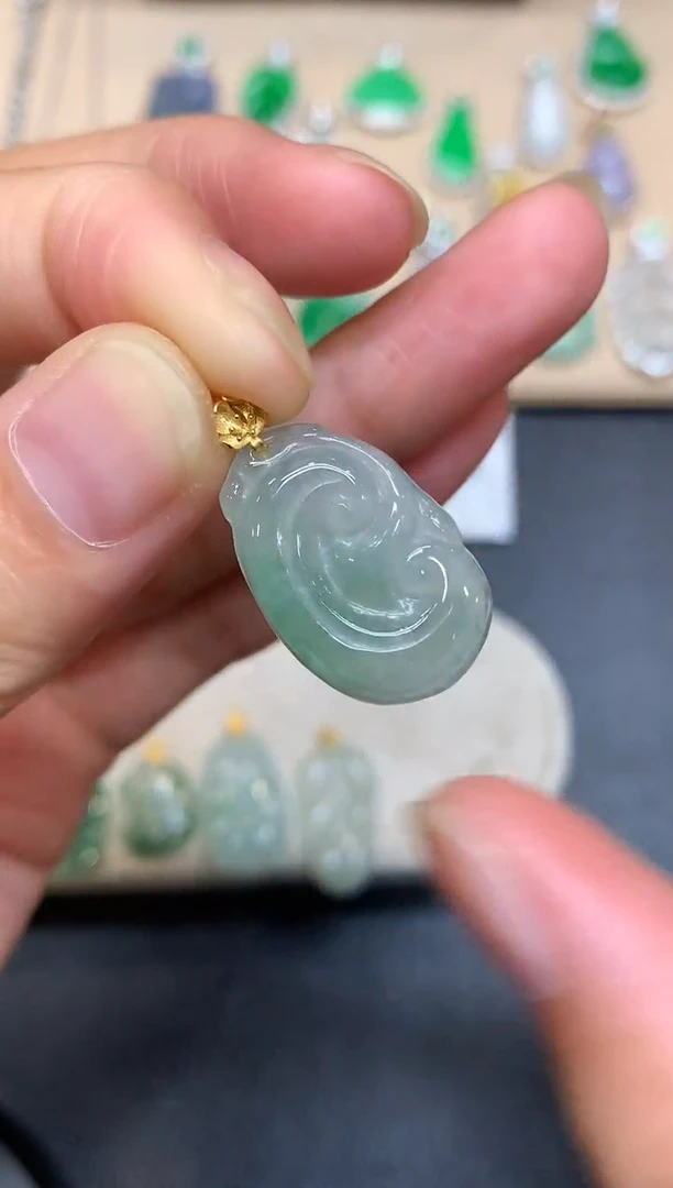 颈饰18K金镶嵌翡翠如意【无服务费