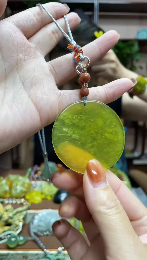未镶嵌蛇纹石玉颈饰·