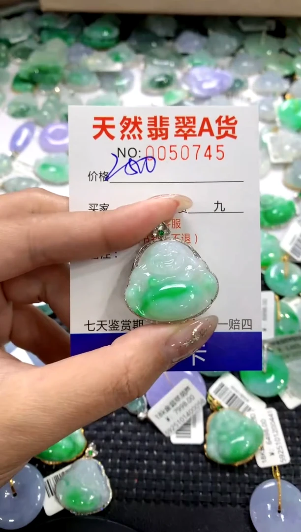 颈饰18K金镶嵌翡翠1111111111111111