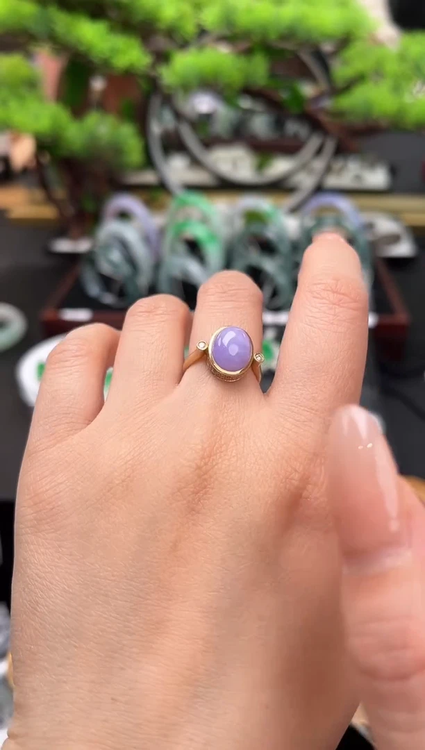 18K金镶嵌戒指翡翠戒指