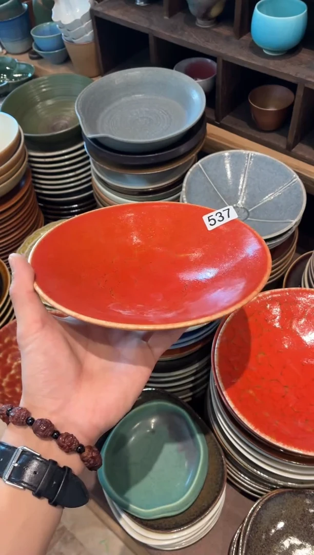 瓷片不**逛537微瑕炭火红斗盘1个