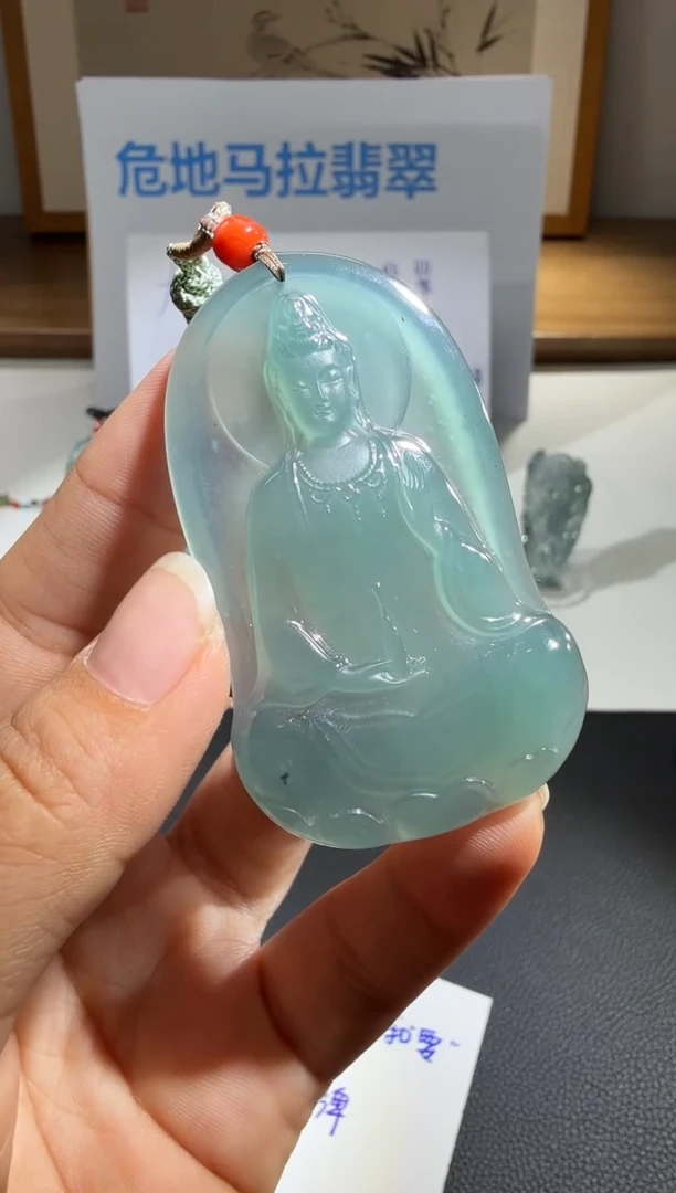 颈饰未镶嵌翡翠观音