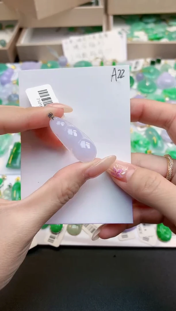 颈饰18K金镶嵌翡翠天然缅甸A货翡翠