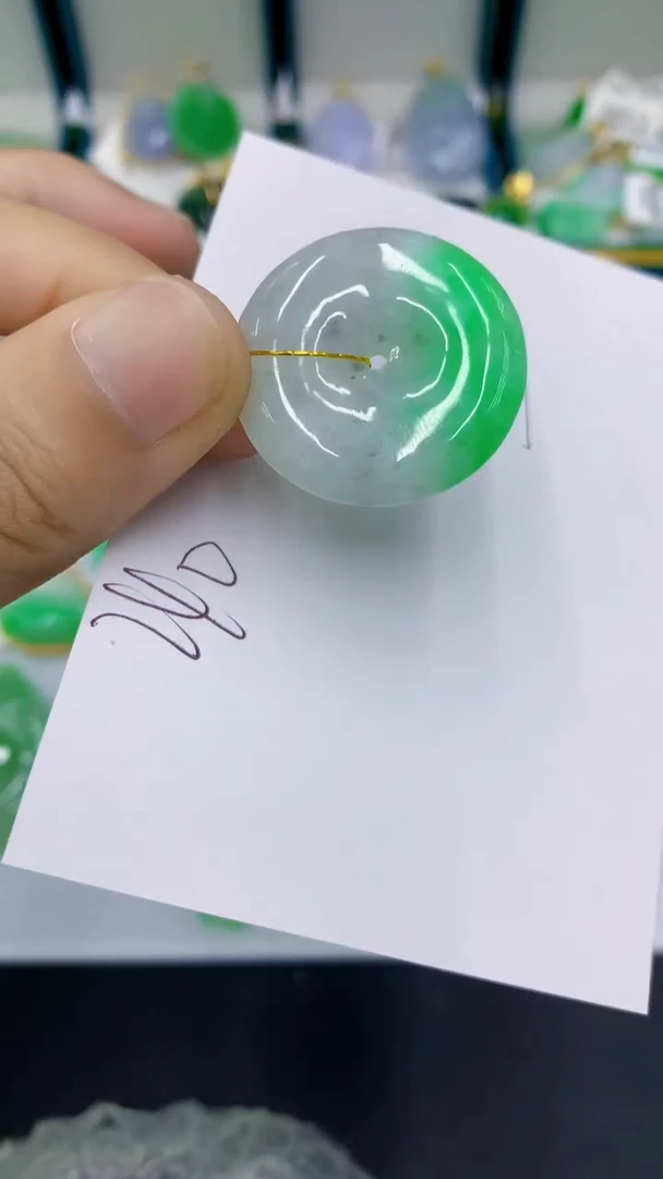 翡翠未镶嵌颈饰騎**魚翡翠